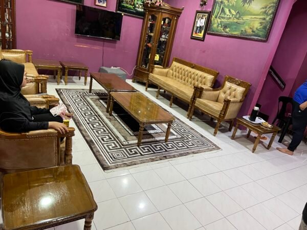 SET SOFA SERBIA 3211 SIAP MEJA BESAR DAN MEJA KOPI KECIL GRED B FINISHING KILAT ( READY STOCK ) - Image 19