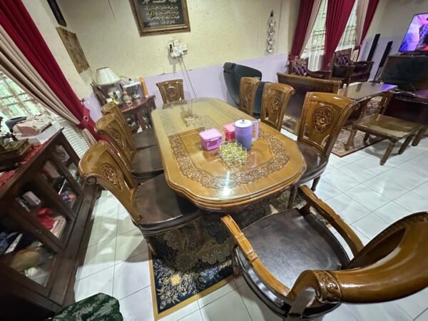 SET MEJA MAKAN GENDONG 8 KERUSI GRED B FINISHING KILAT KILANG P6 – SYTHENTIC LEATHER