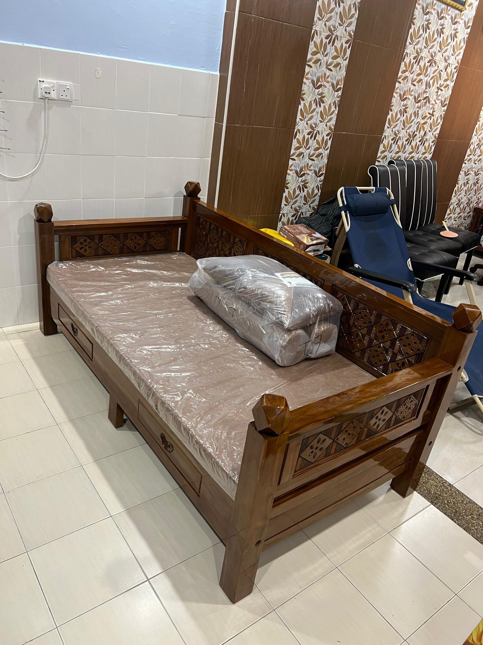 SET COMBO DAYBED KING MINIMALIST DIAMOND + KABINET TEPI READY STOCK - Image 5
