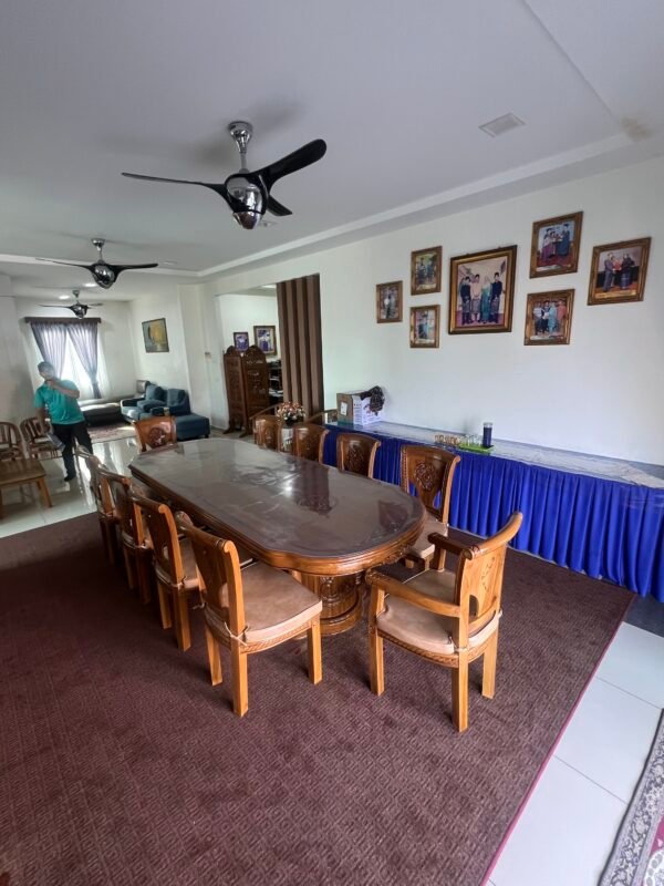 SET MEJA MAKAN JATI 10 KERUSI – FINISHING KILAT GRED A - Image 4