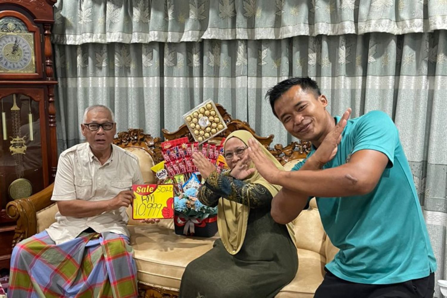 {"pictureId":"A7CA82E9-AB2E-4DC0-B1D2-94AC3C563601","editType":"image_edit","exportType":"image_export","tiktok_developers_3p_anchor_params":"{"picture_template_id":"","client_key":"aw889s25wozf8s7e","capability_name":"retouch_edit_tool","source_type":"vicut"}","source_type":"vicut","data":{}}